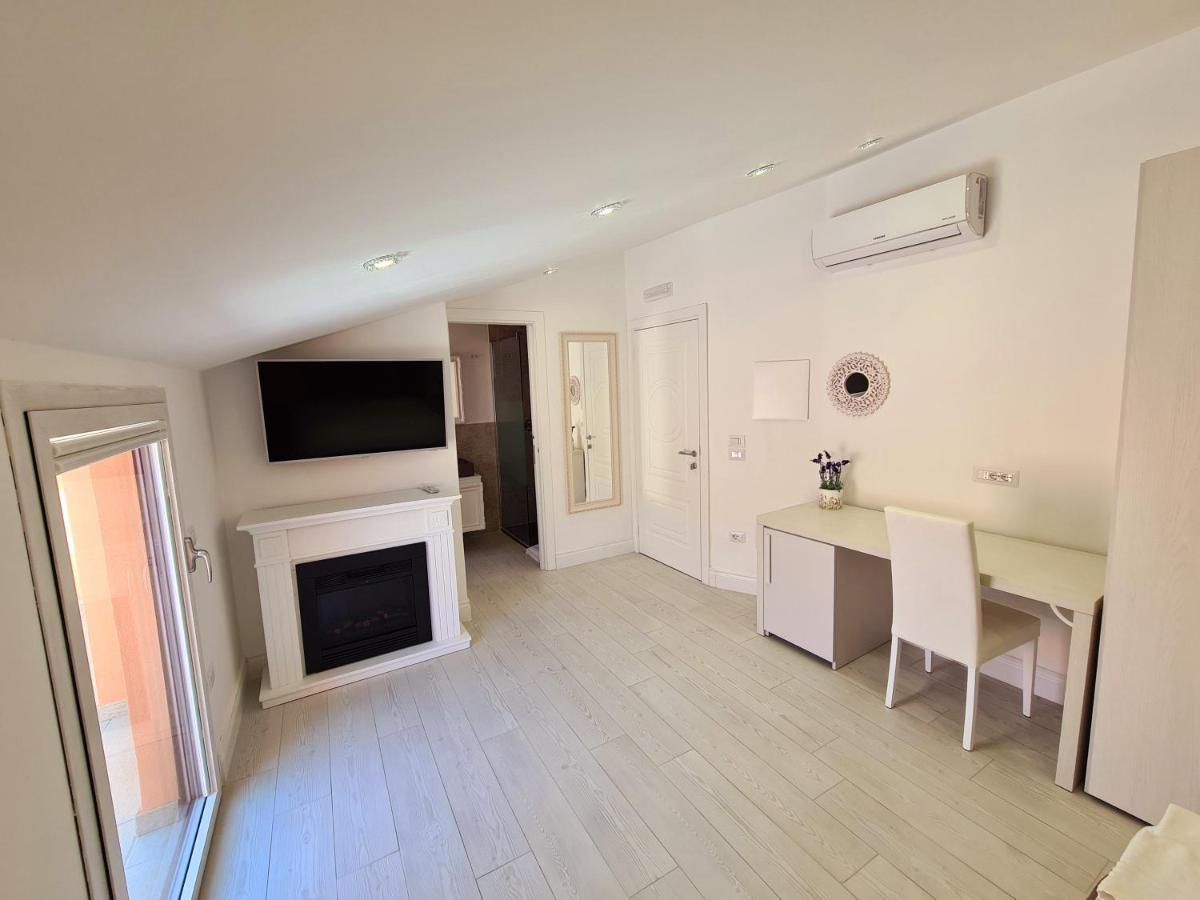 לה מדלנה Isola Nel Parco Villas & Rooms מראה חיצוני תמונה